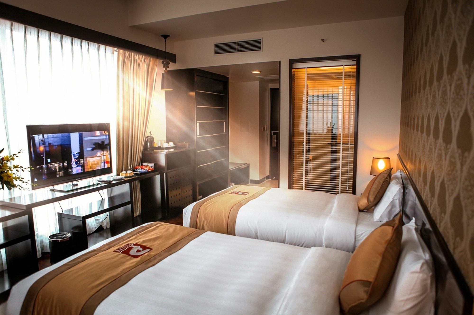 Halong Palace Hotel Ha Long Exterior photo